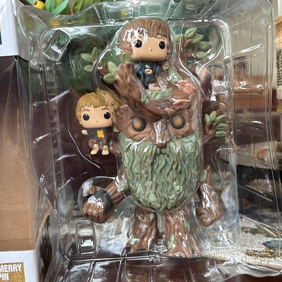FUNKO SUPER POP! THE LORD OF THE RINGS SUPER TREEBEARD WITH MERRY & PIPPIN 1579 - Picture 7 of 15